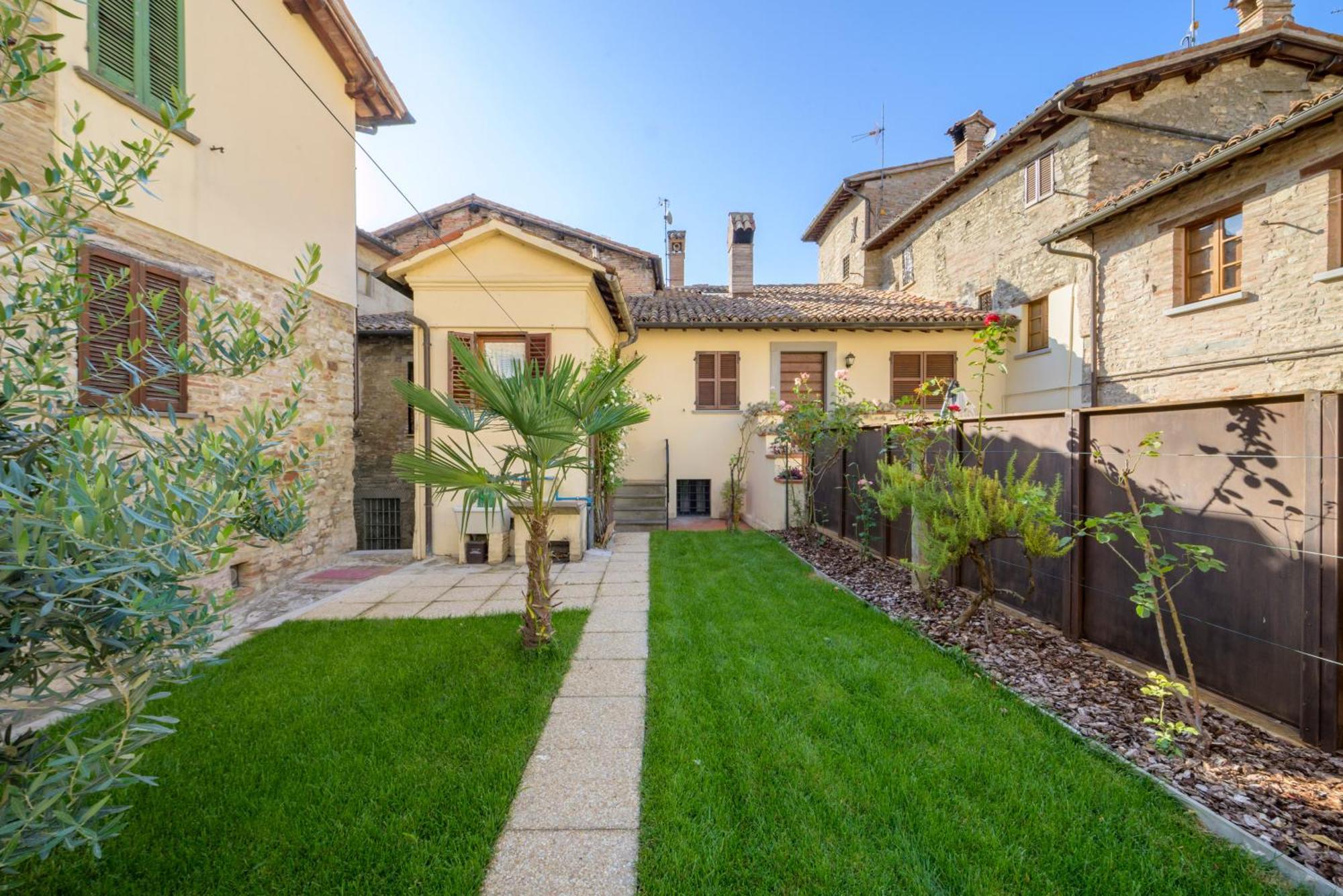 Апартаменты Via Mazzini 23A Губбио Экстерьер фото