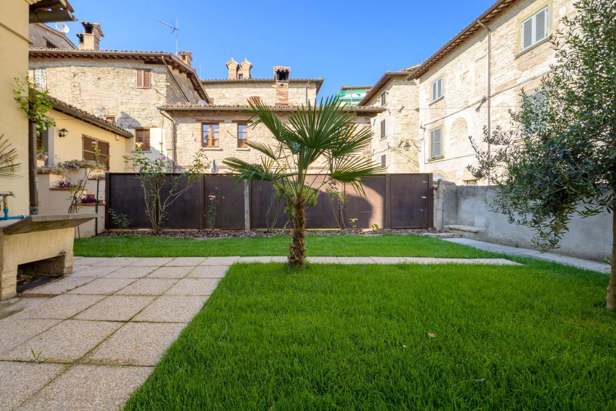 Апартаменты Via Mazzini 23A Губбио Экстерьер фото