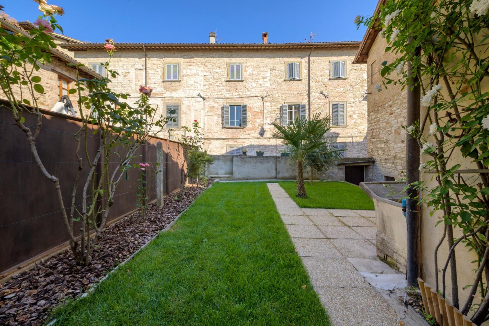 Апартаменты Via Mazzini 23A Губбио Экстерьер фото